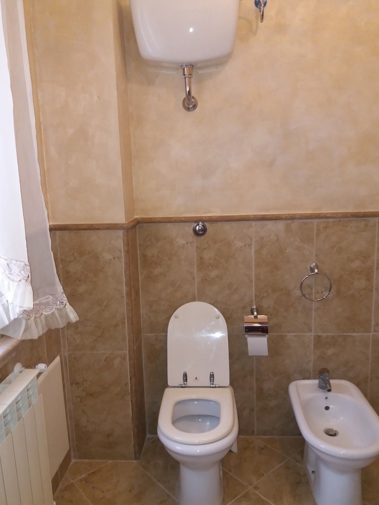 Exclusive Triple Room, Multiple Beds, Ensuite photo 3