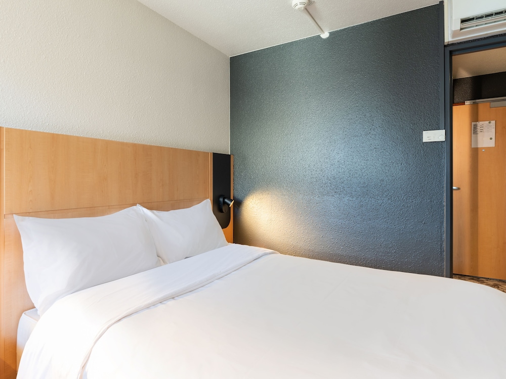 Double Room, Non Smoking - Photo 5