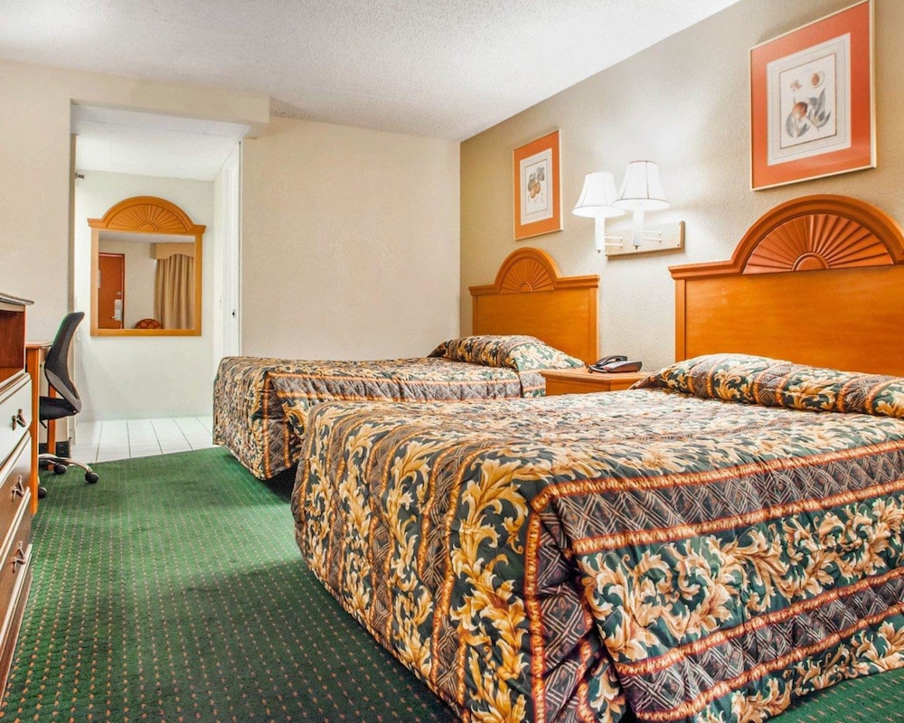 Standard Double Room, 2 Double Beds, Smoking - Photo 9