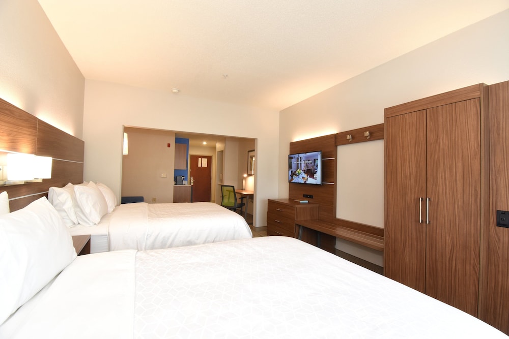 Suite, 2 Queen Beds photo 3