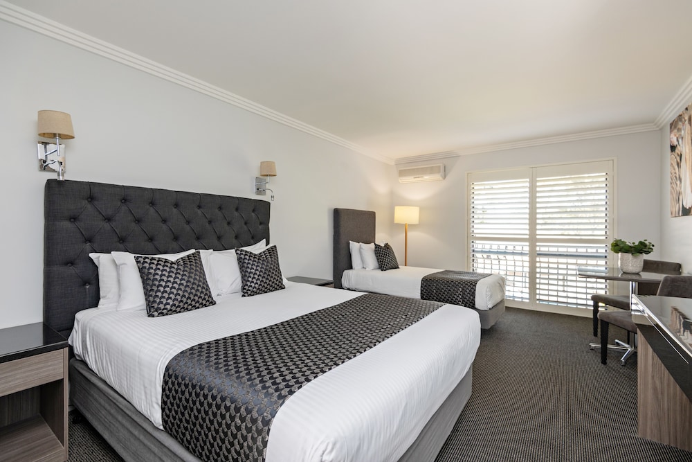 Superior Room, Multiple Beds, Garden View, Free Wi-Fi & Parking
