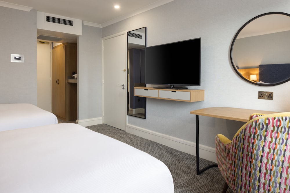 Room, 2 Double Beds - Photo 6