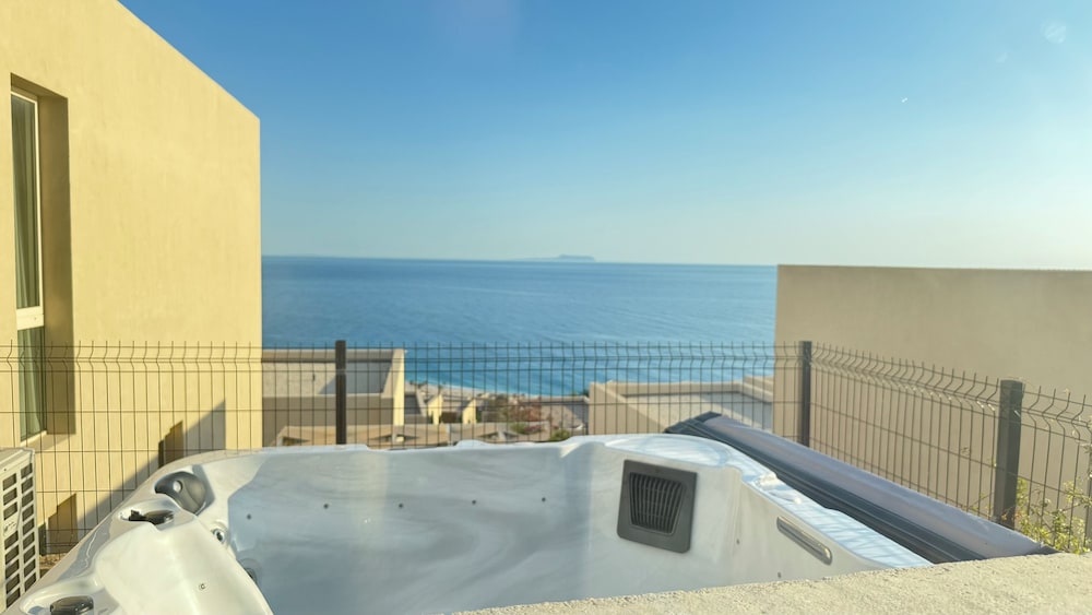 Luxury Apartment, Sea View