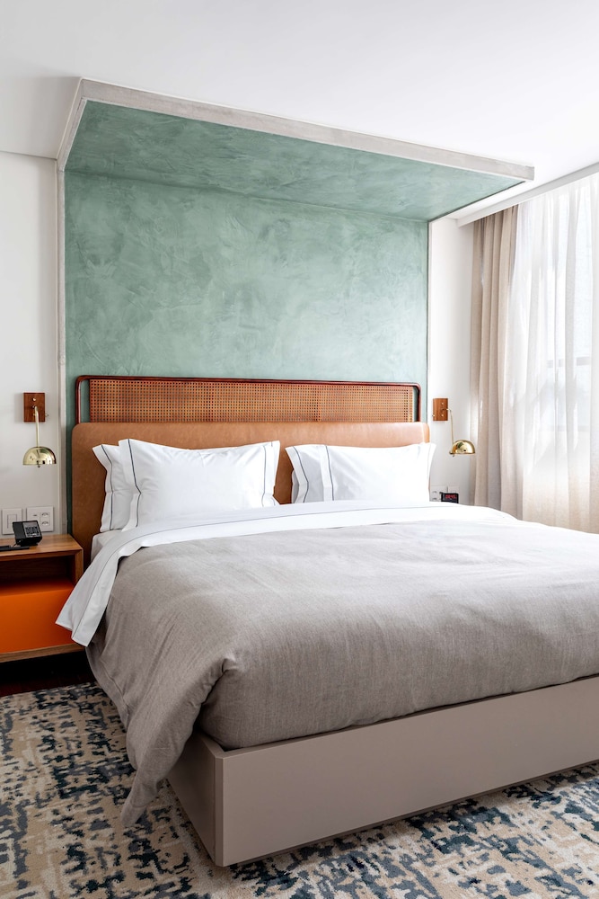 Executive Suite - Photo 2