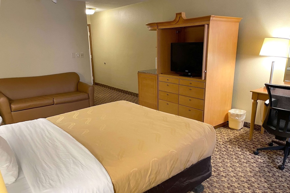 Suite, 1 Queen Bed
