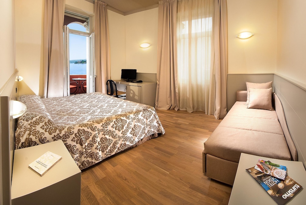 Superior Double Room, Balcony, Lake View photo 3