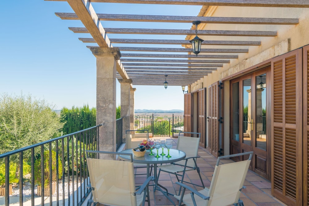 Villa photo 2