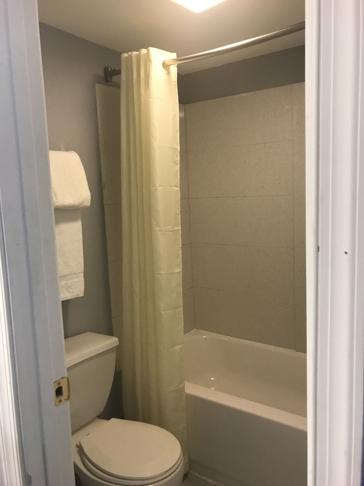 Standard Room, 2 Double Beds, Smoking - Photo 10