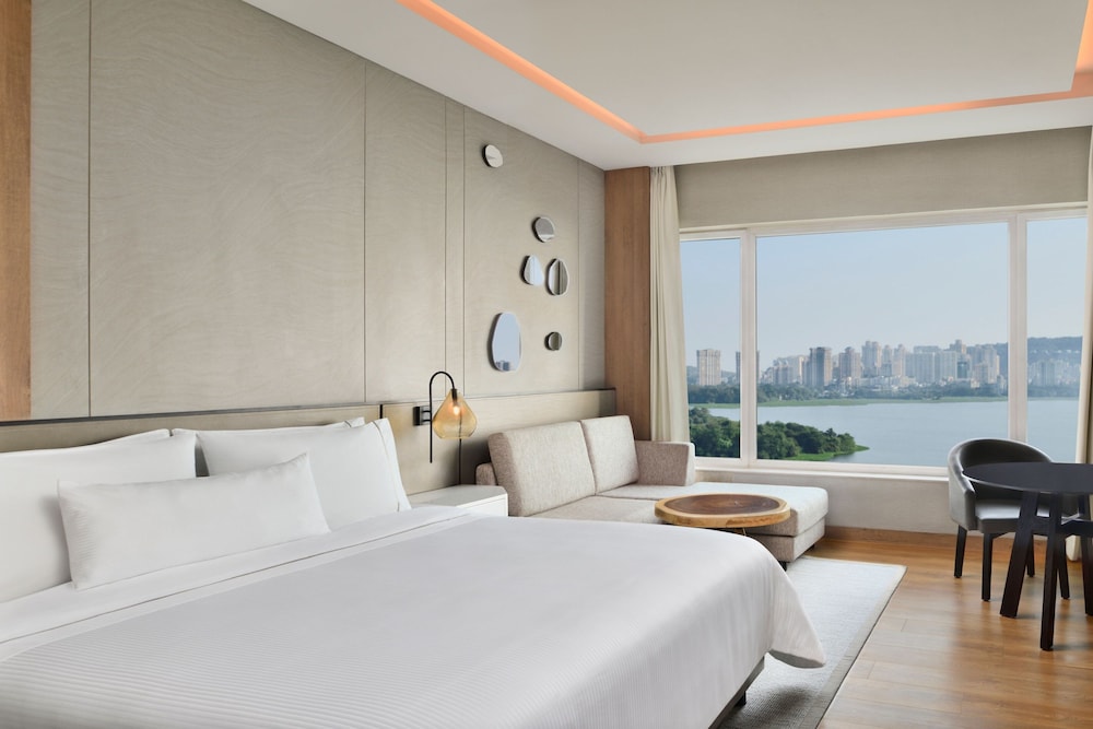 Club Suite, 1 King Bed, Lake View - Photo 8