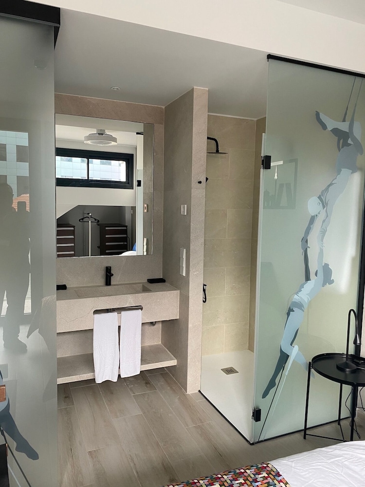 Standard Suite - Photo 2