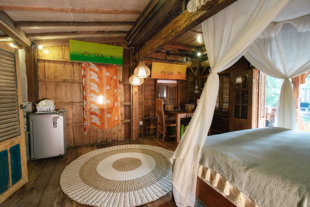 Classic Cabin, 1 King Bed, Garden View, Garden Area photo 1