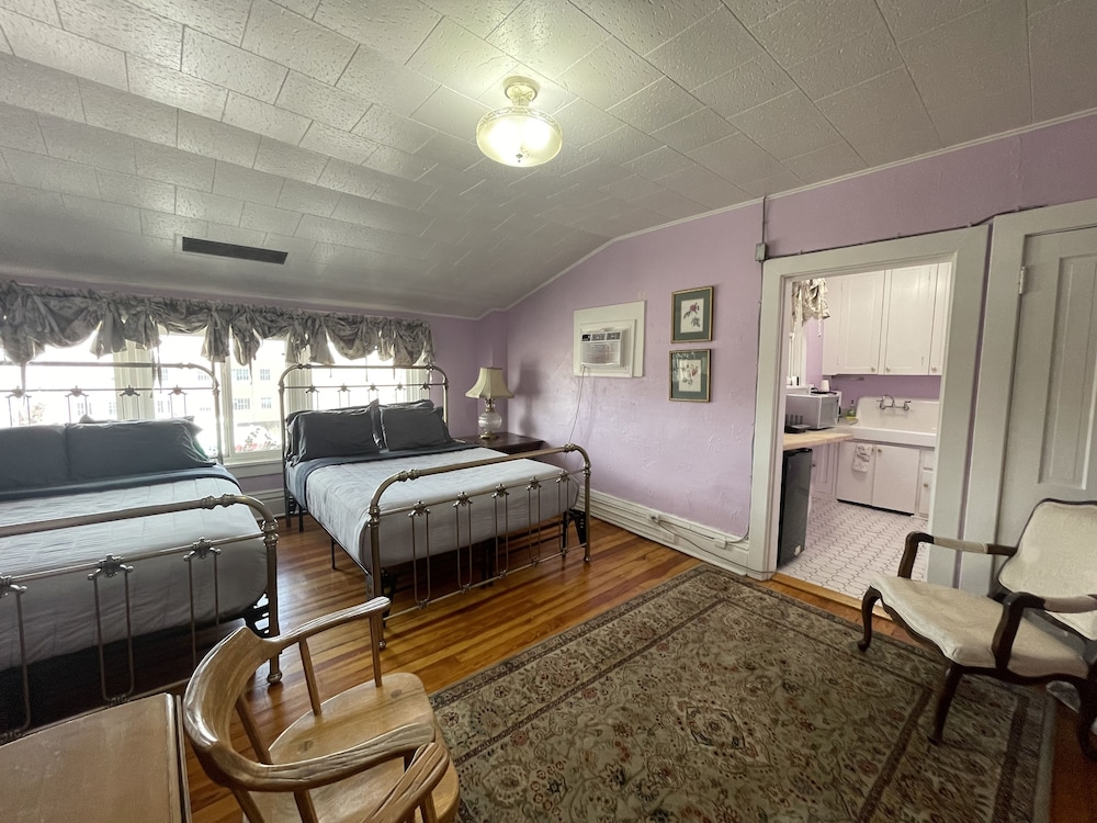 Edward Suite 31 - Photo 2