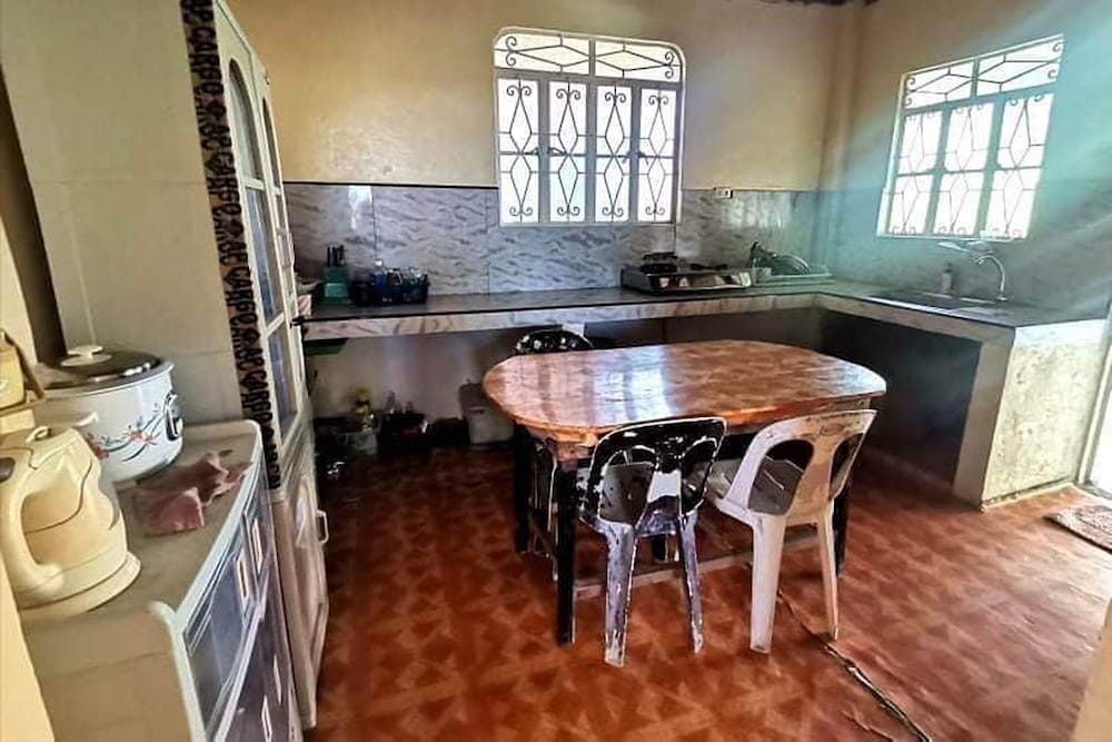 House, 2 Bedrooms - Photo 2