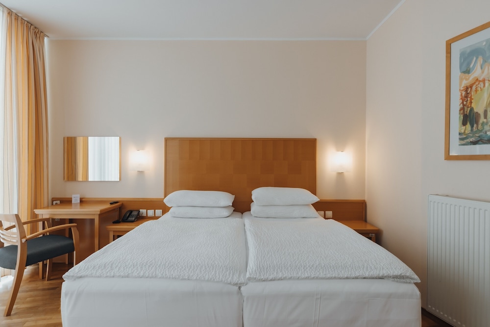 Room, Non Smoking (1 King Bed or 2 Twin Beds) - Photo 2
