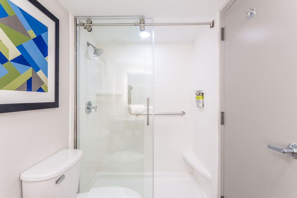 Room, 1 Queen Bed, Accessible (Communications Accessible) - Photo 7