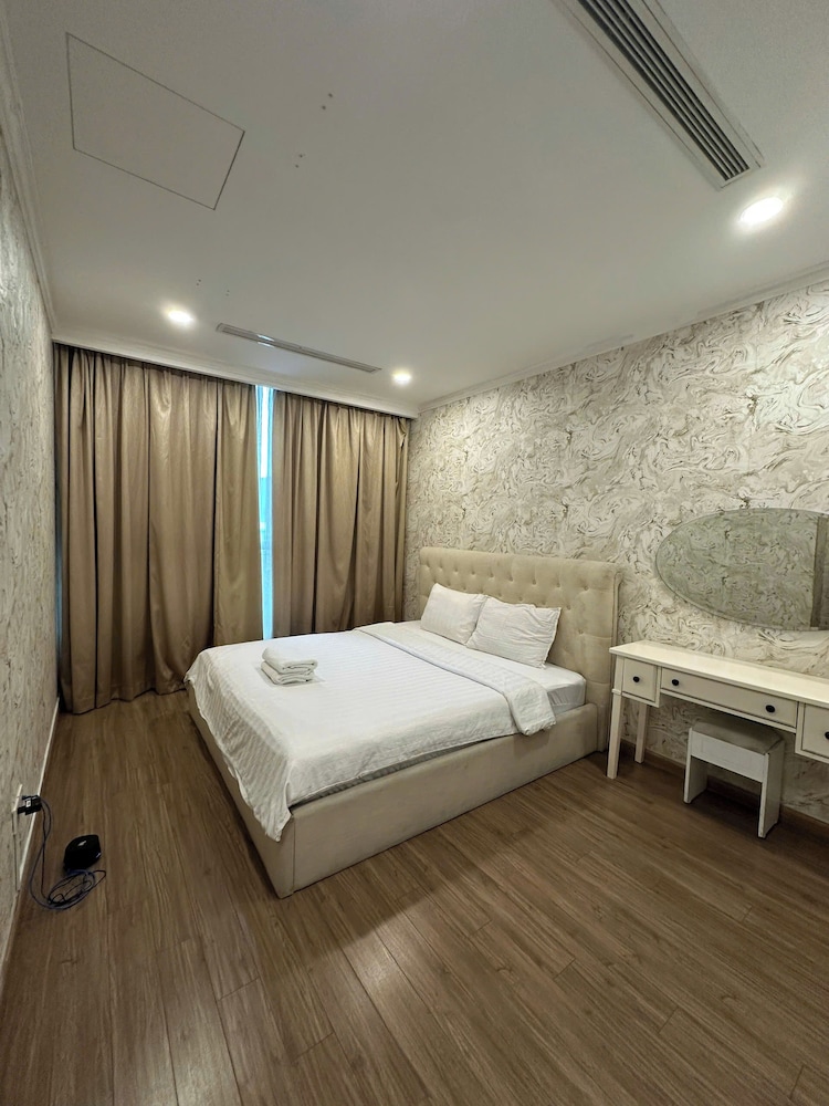 3BR Apartment Landmark Tower with City View - Skyway