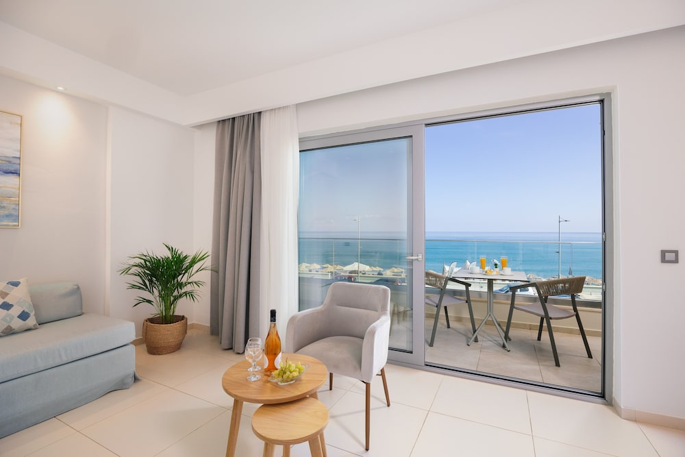 Aero Infinity Suite Sea View photo 2