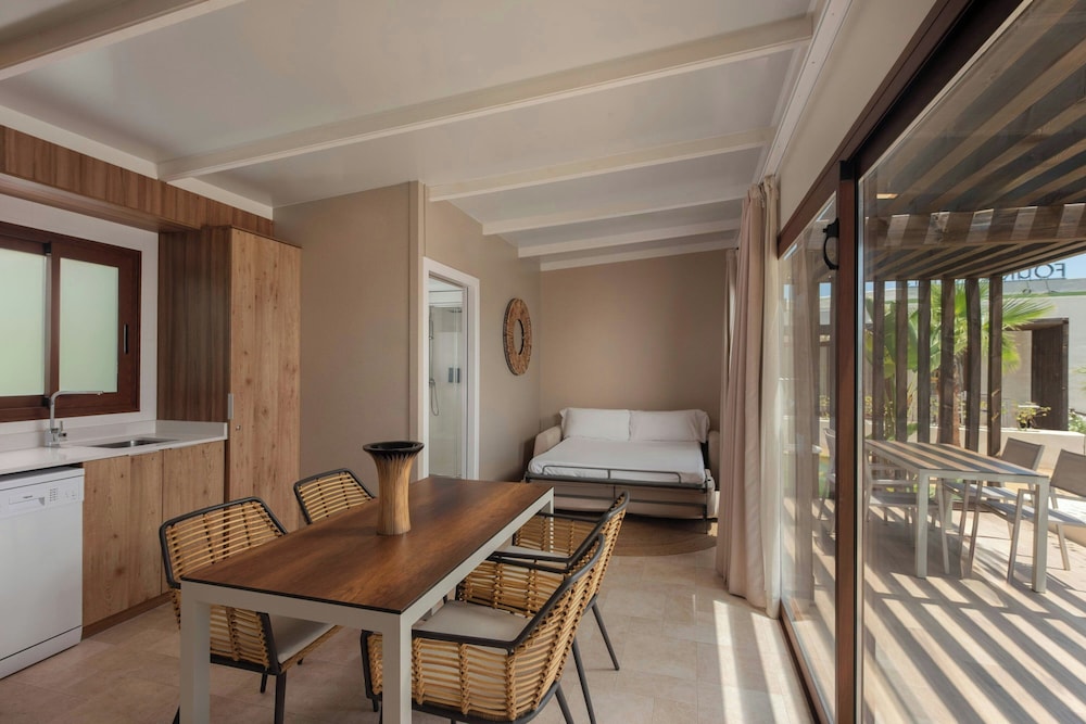 Premium Villa, 2 Twin Beds, Resort View (Balcony) - Photo 3