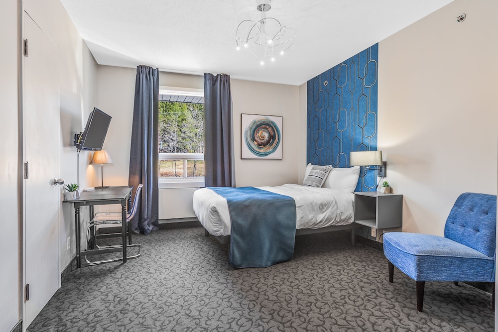 Standard Room, 1 Queen Bed, City View