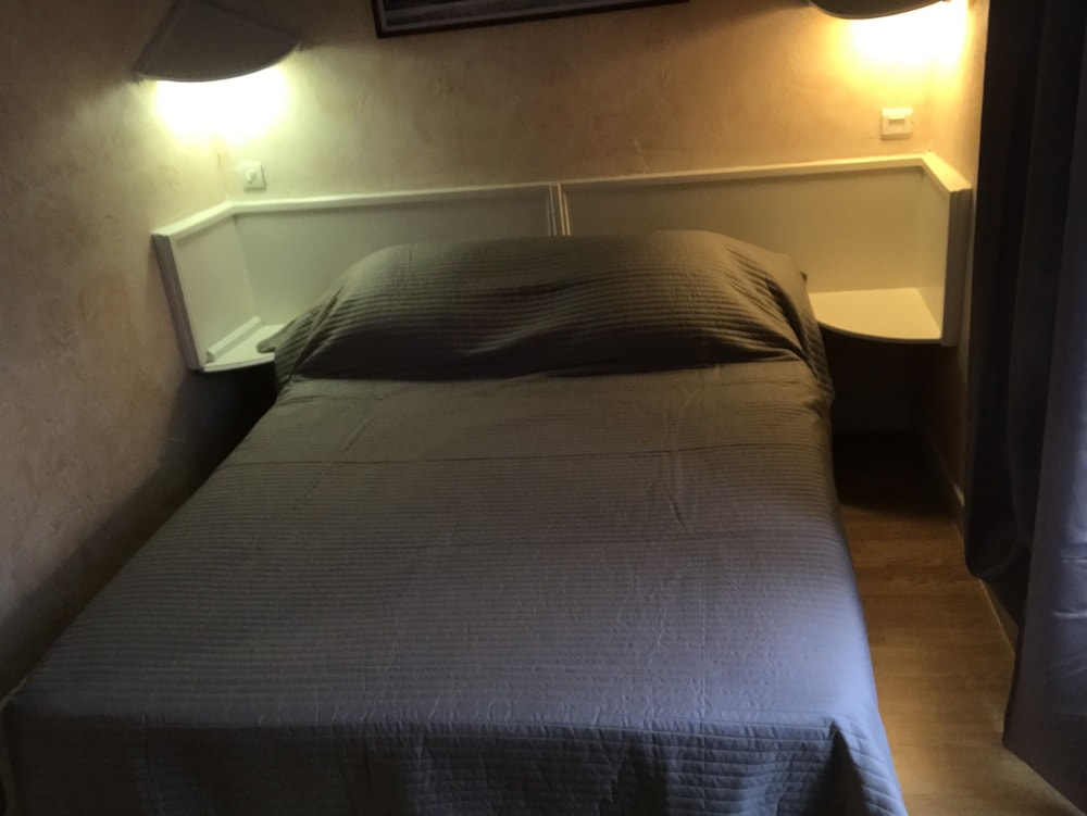 Double Room - Photo 9