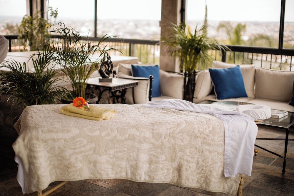 Luxury Studio Suite, 1 Bedroom, Kitchenette photo 2