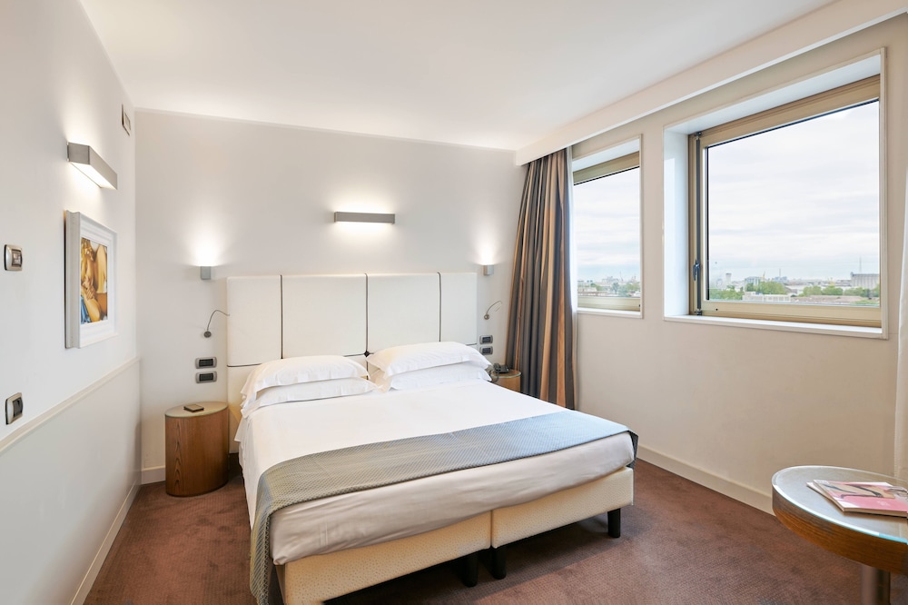 Deluxe Double Room Single Use - Photo 1