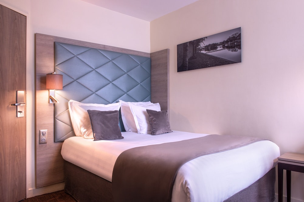 Small Double room photo 1