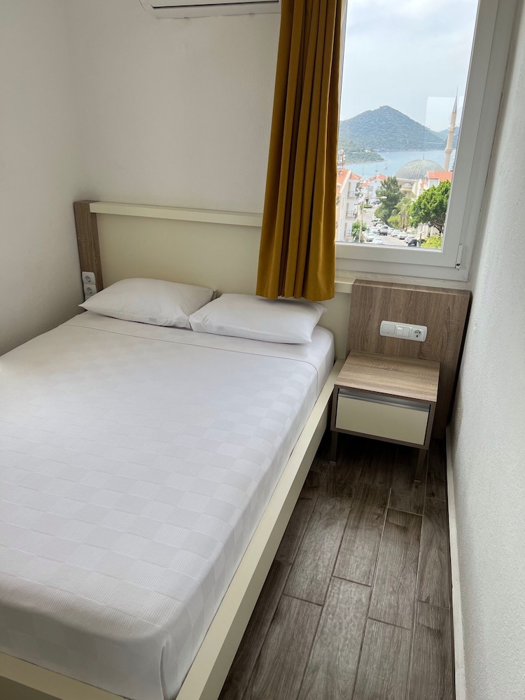Standard Room, 1 Double Bed, Non Smoking, Sea View - Photo 5