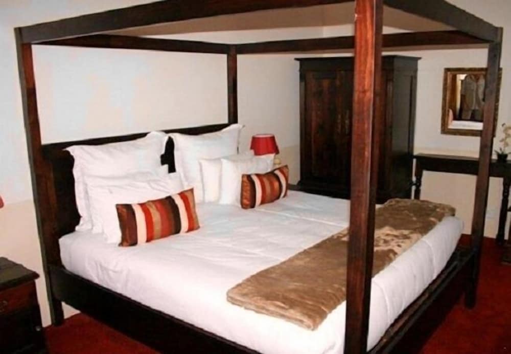 The Grand Elm Suite