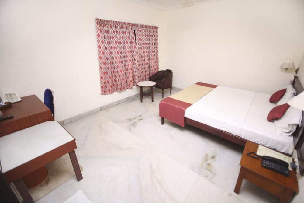 Economy Room, 1 Double Bed, City View photo 3