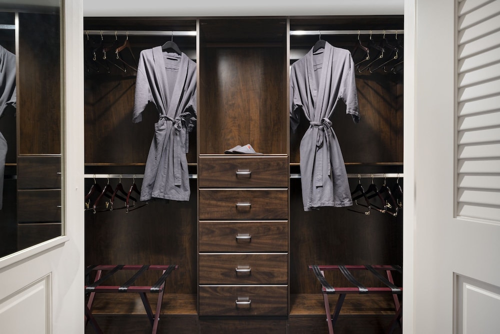 Suite, 1 Bedroom - Photo 3