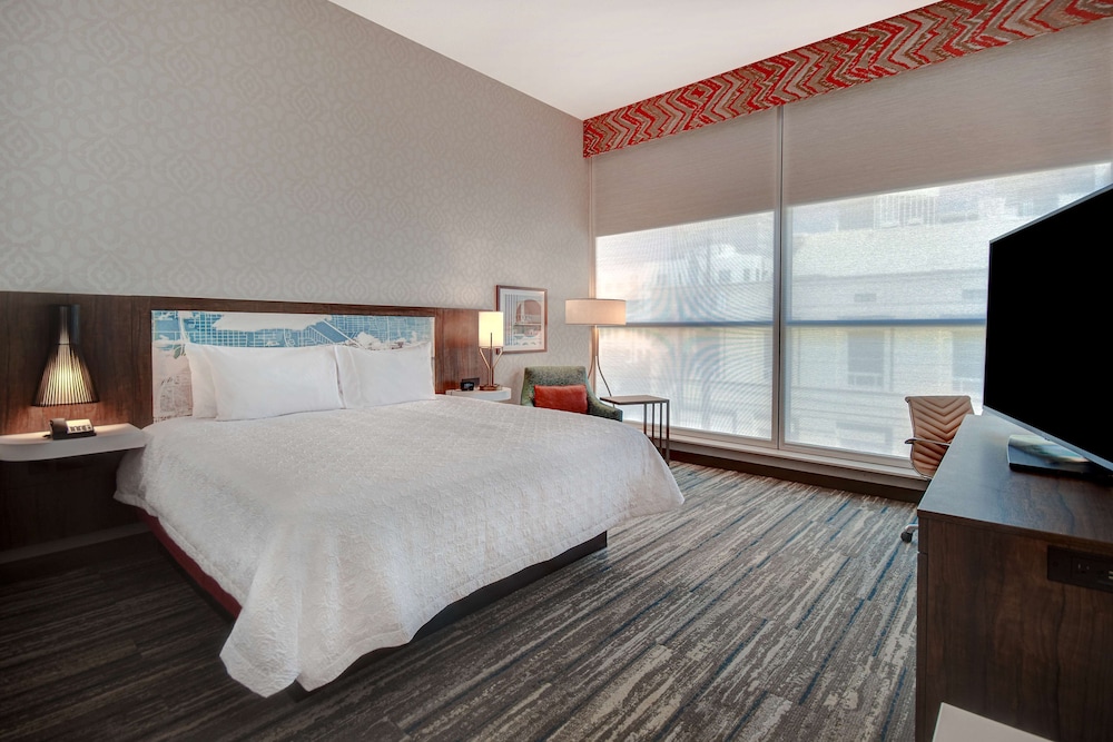 Room, 1 King Bed, Accessible, Bathtub - Photo 1