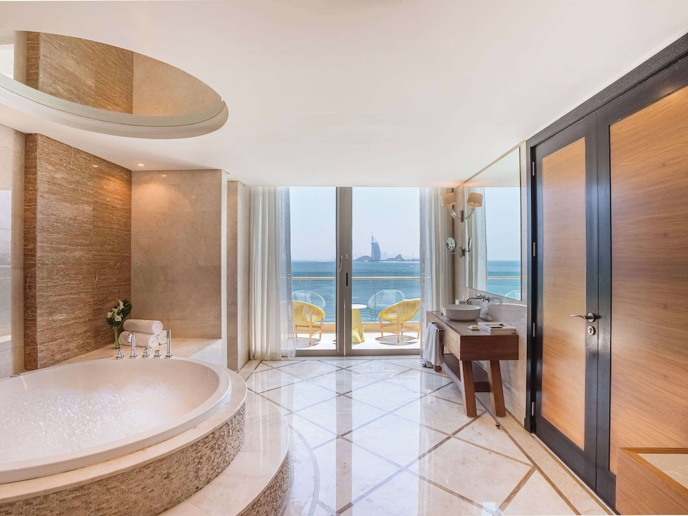 Suite, 2 Double Beds, Sea View (Panoramic) thumbnail 6