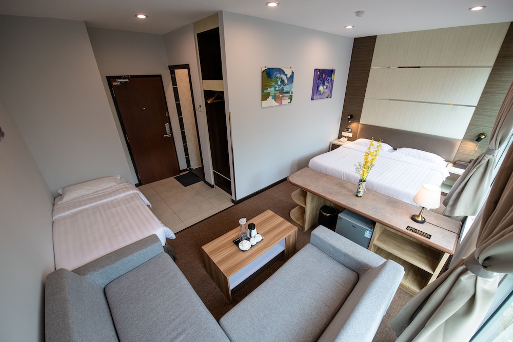 Deluxe Triple Room photo 3