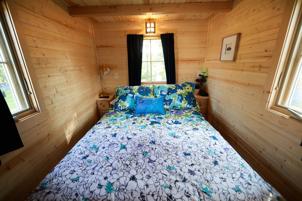 House, Multiple Beds, Kitchenette (Clara Tiny House) photo 1