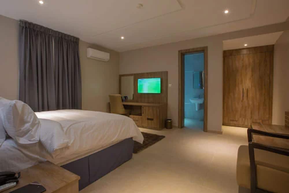 Suite - Photo 4