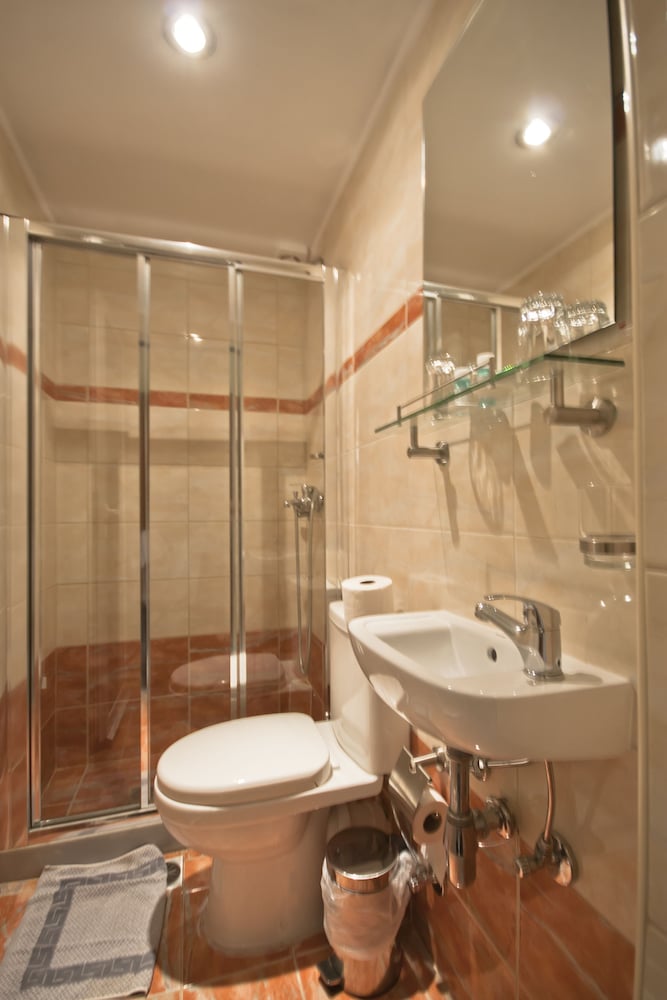 Double Room - Photo 5