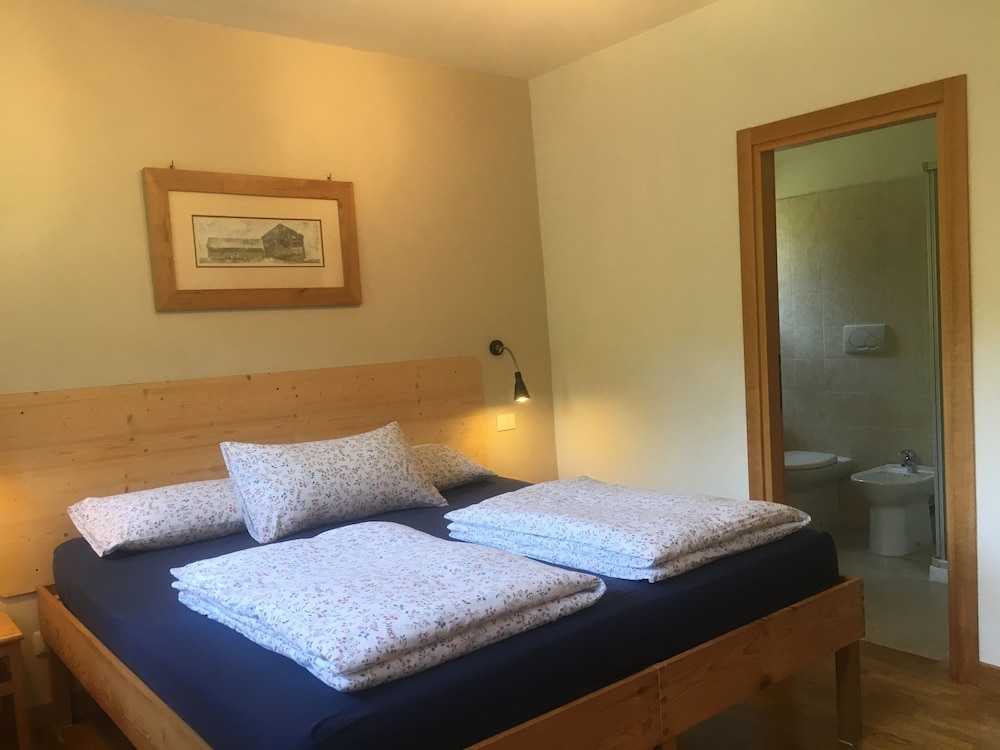 Double or Twin Room, 1 Queen Bed, Garden View photo 3