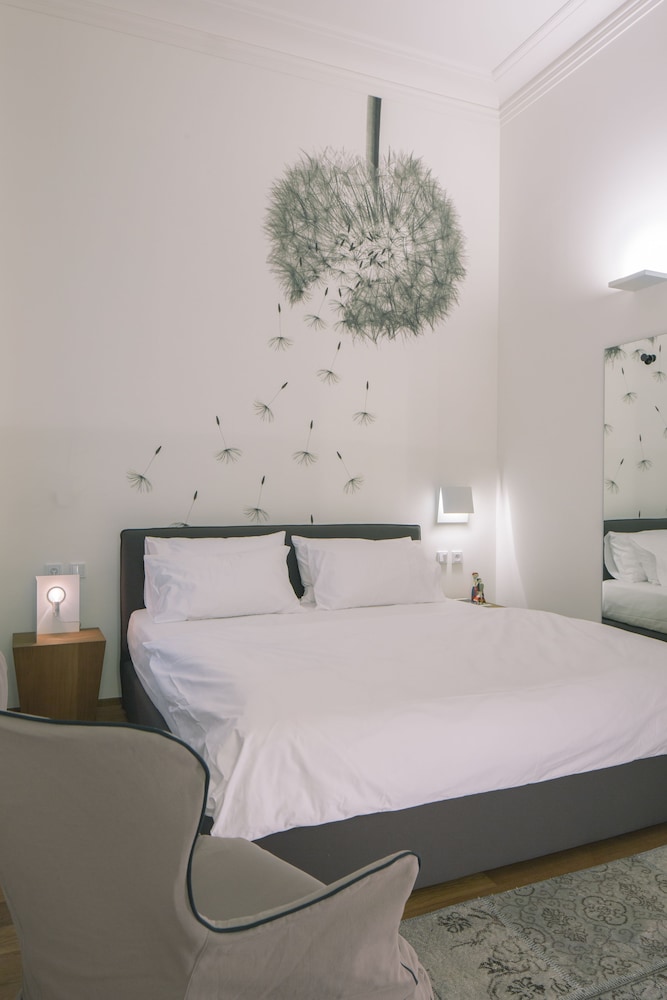 Available room thumbnail 5