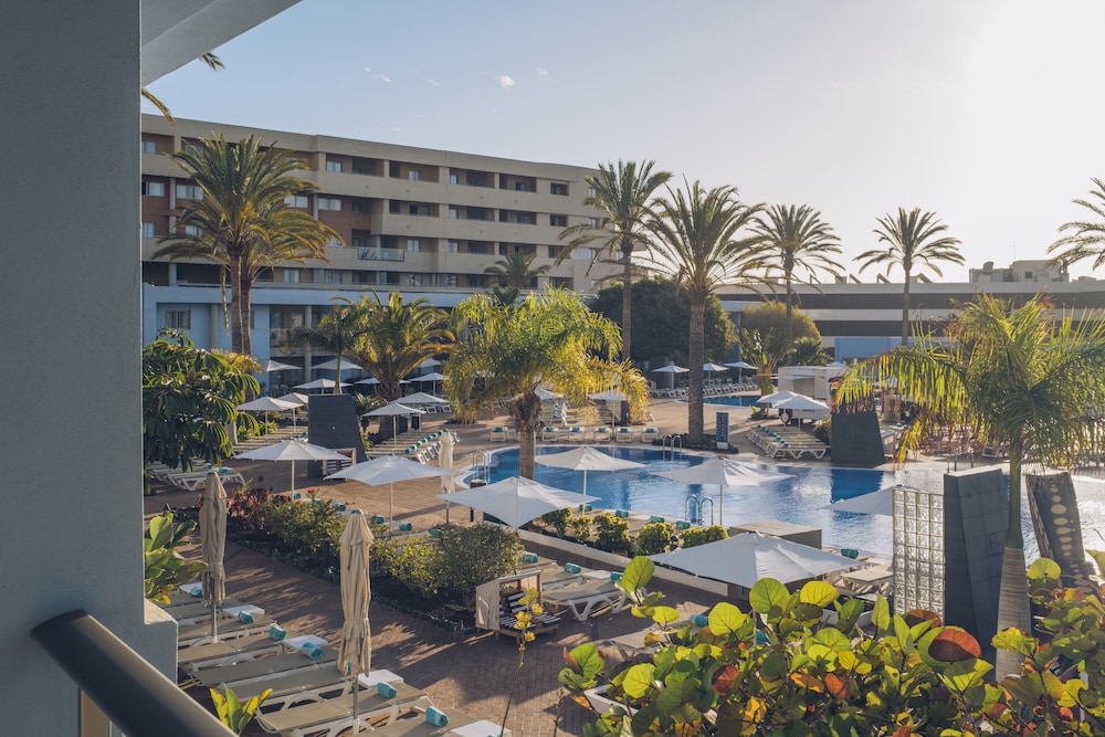 Family Suite, Pool View (2 adults & 1 Child) thumbnail 6