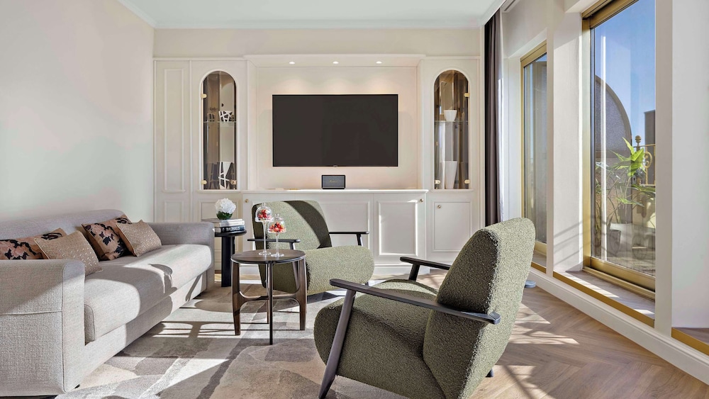Superior Suite, Balcony, City View
