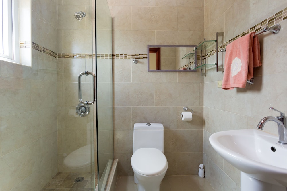 City Apartment, 2 Bedrooms photo 3