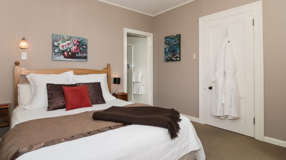 Room, 1 Queen Bed, Ocean View (Front) photo 1