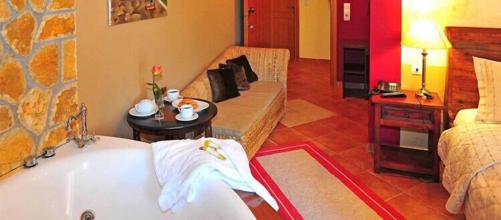 Suite, Jetted Tub photo 3