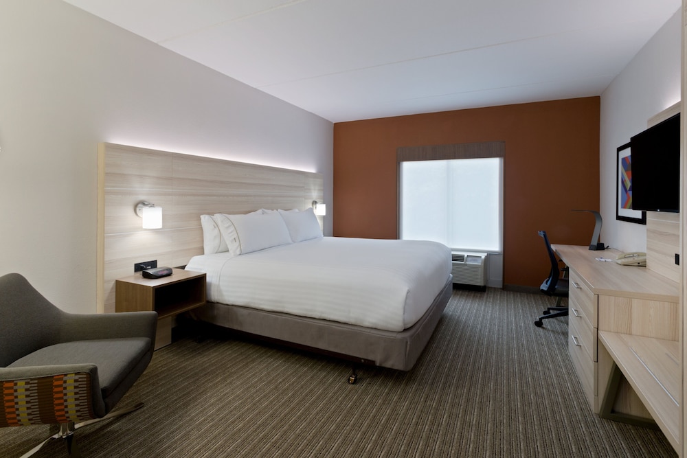 Suite, 1 King Bed - Photo 3