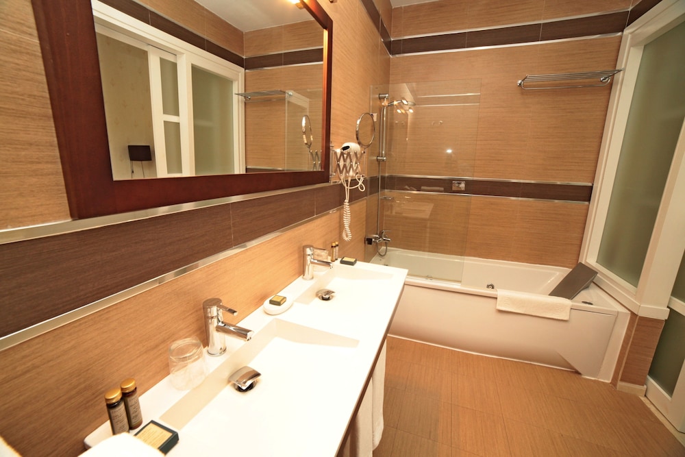 Junior Suite, City View - Photo 5