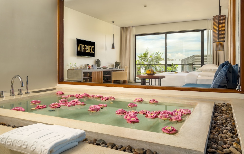 Residence Suite Pool View