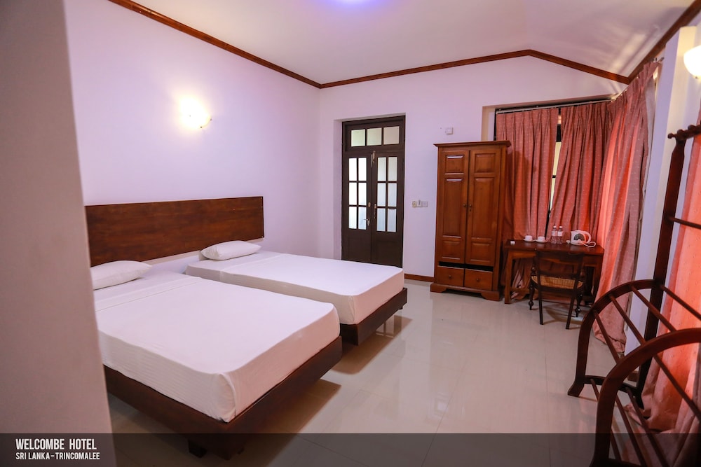 Standard Double or Twin Room, Partial Sea View photo 3