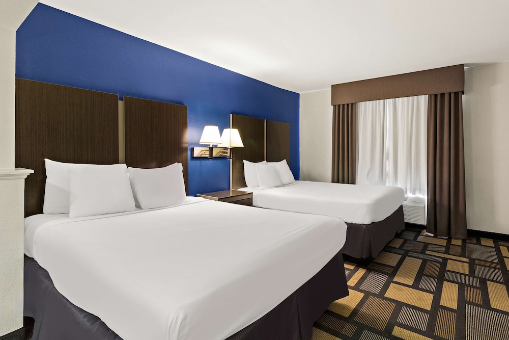 Suite, Multiple Beds, Non Smoking, Refrigerator & Microwave (with Sofabed) - Photo 2