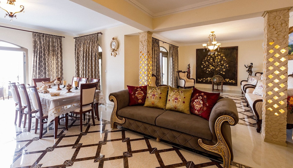 Villa (5 Bedrooms) photo 2